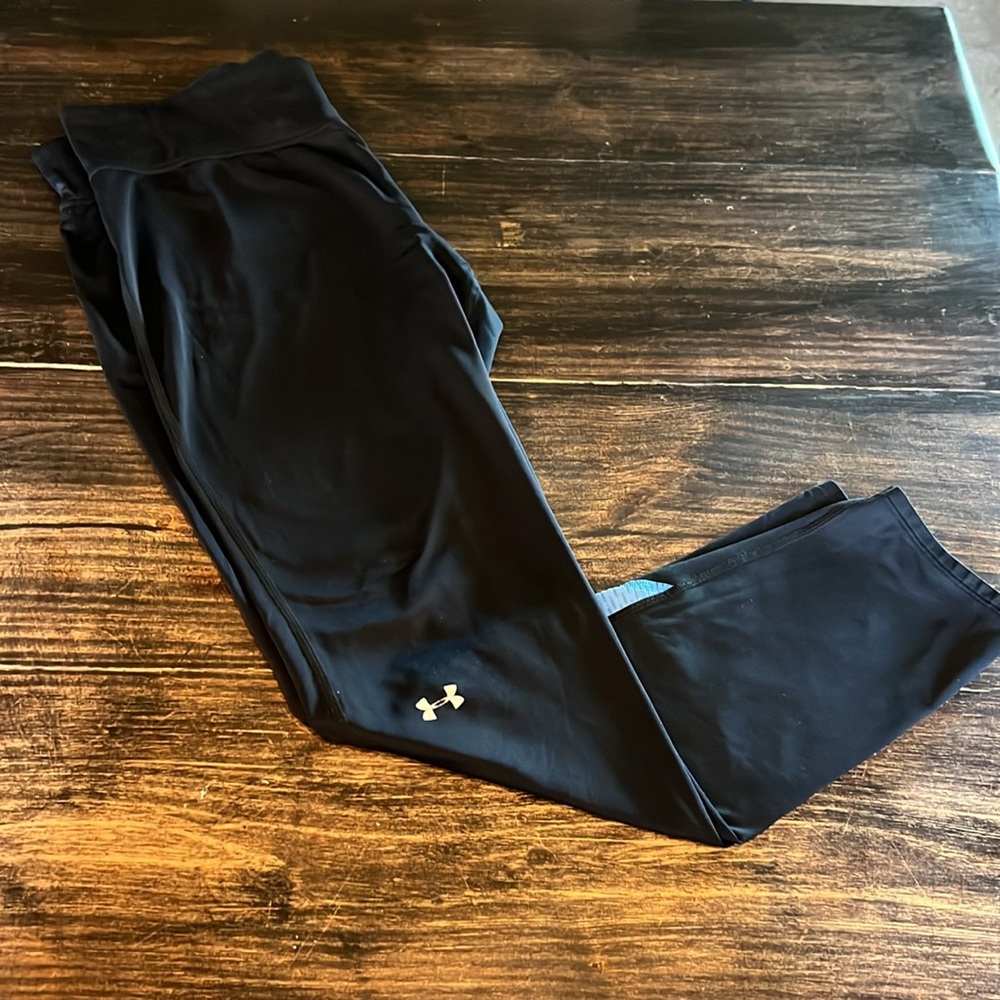 Under Armour Leggings • LARGE